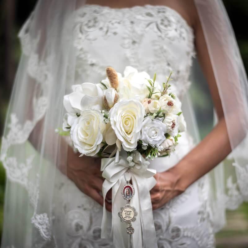 photo frame for wedding bouquet